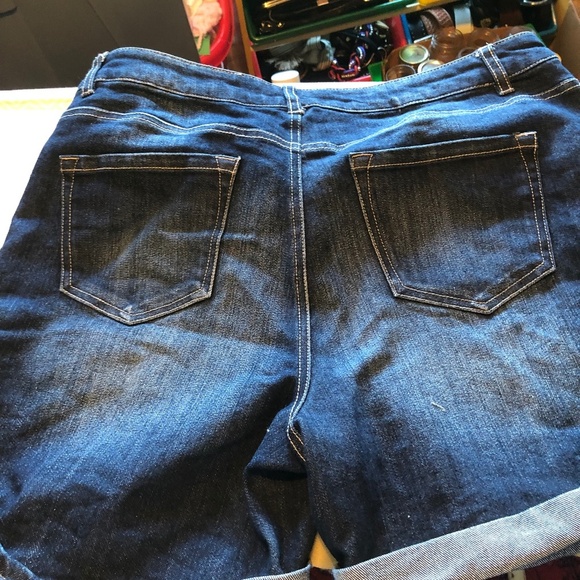 Revolution by Ricki’s Brooke shorts size 32 , front and back pockets, zipper - Picture 8 of 9